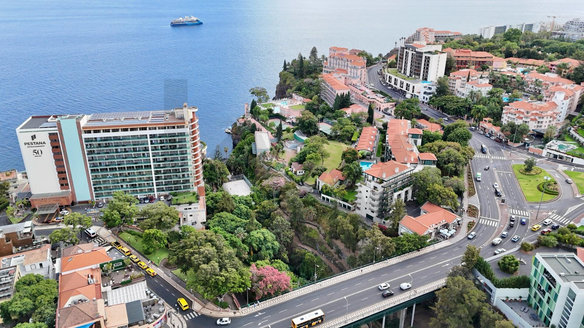 T3 no Último Piso com Vistas Panorâmicas sobre o Oceano em Funchal, Madeira — foto 1 de 15