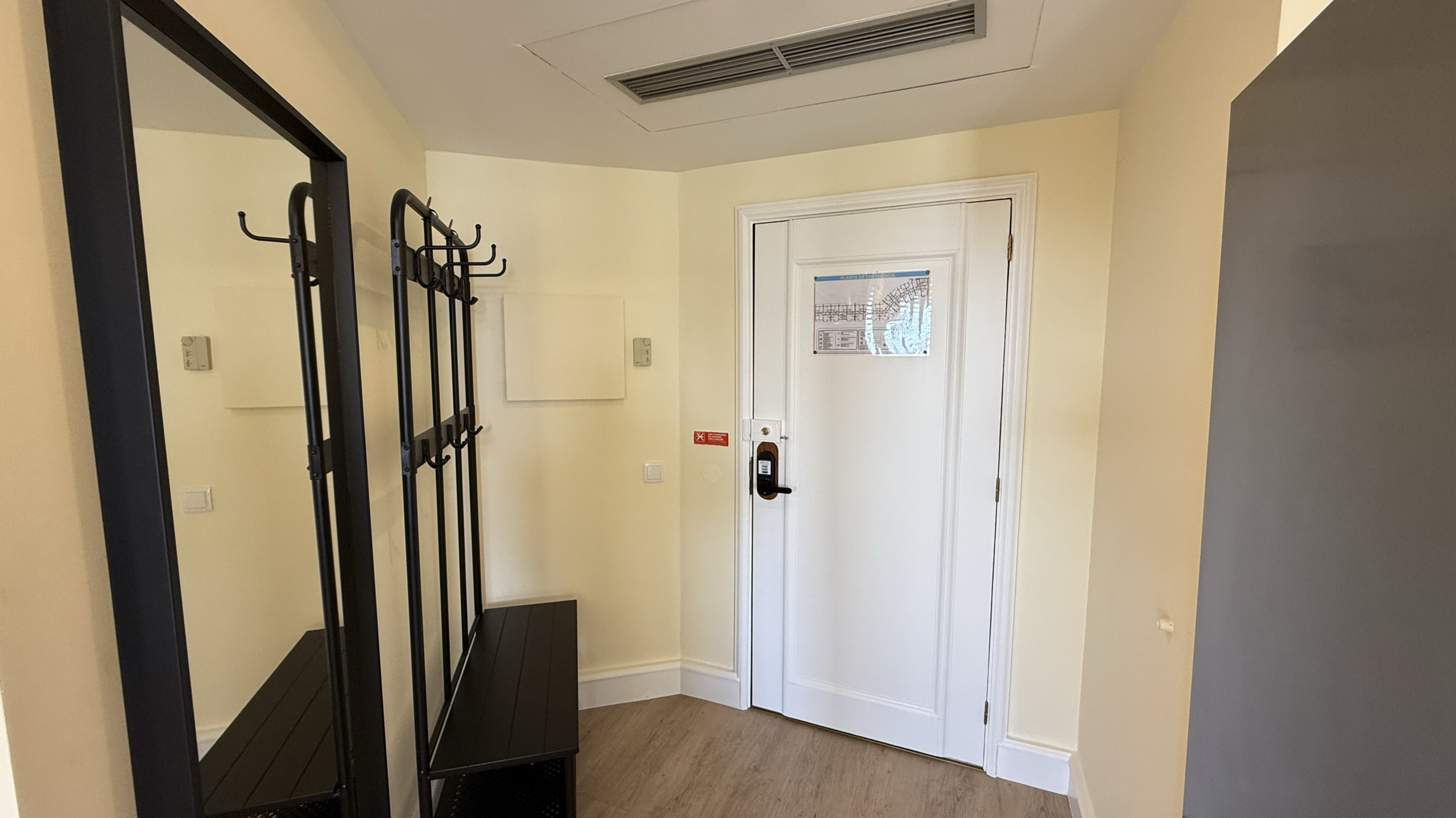 Jardins da Ajuda T1 – Apartamento com Varanda e Acesso à duas Piscinas em Funchal, Madeira — foto 4 de 15