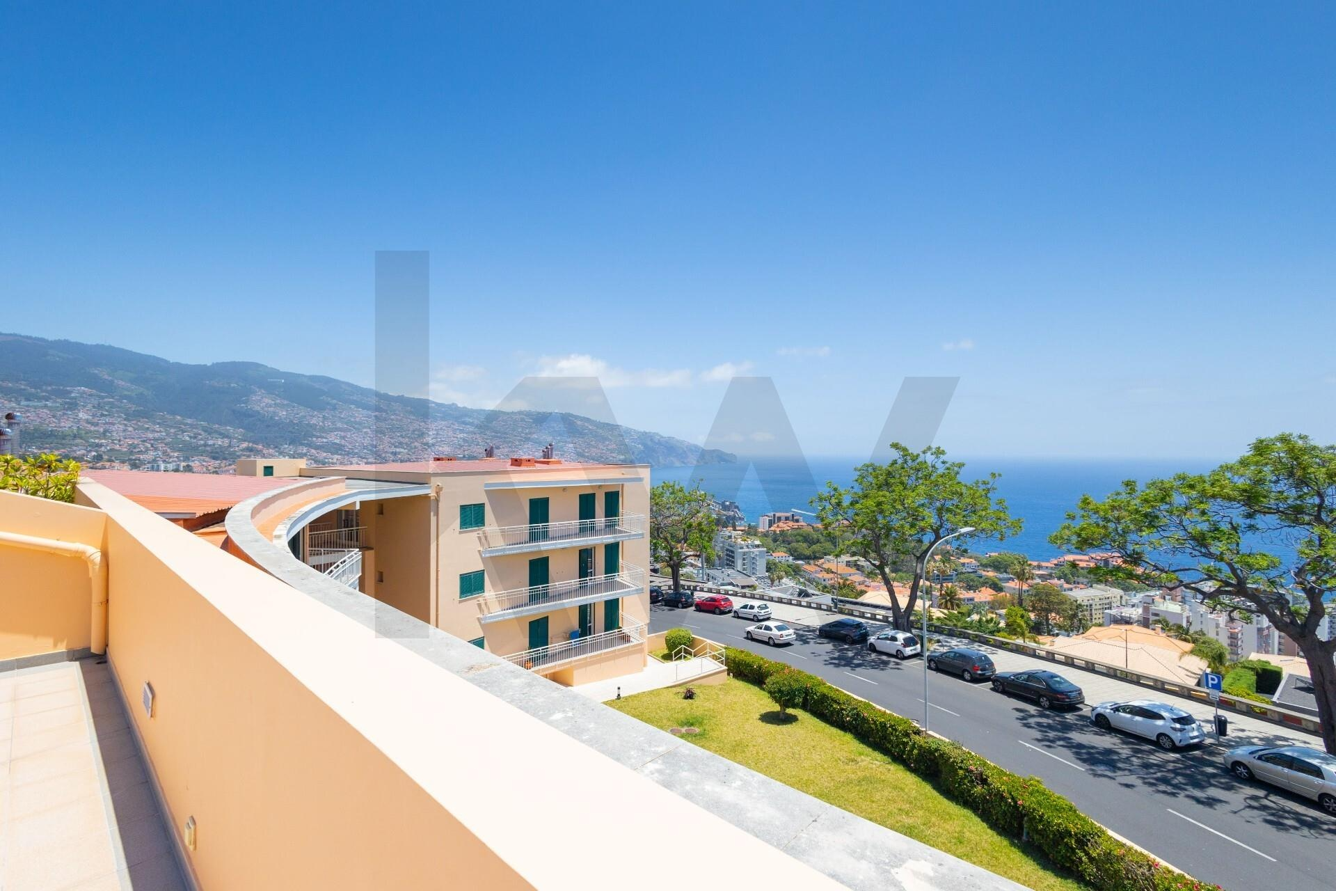 Apartamento T3 Duplex com vista para a Baía em Funchal, Madeira — foto 2 de 15