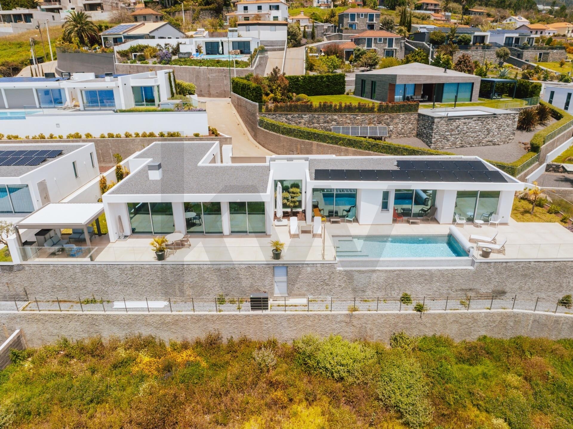 Moradia T3 de Luxo Equipado em Calheta, Madeira — foto 1 de 15