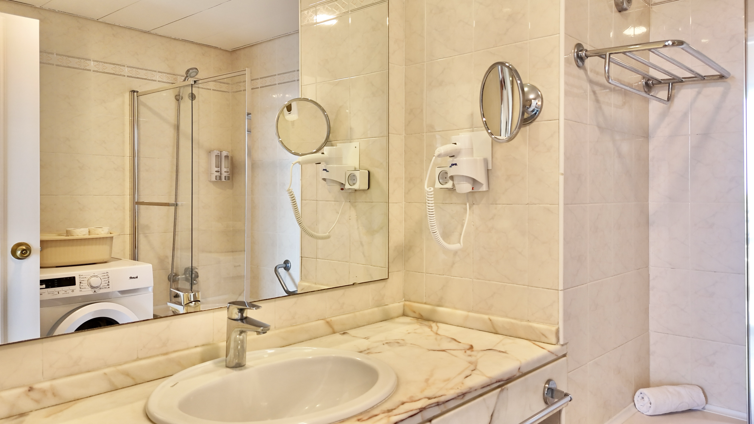 Jardins da Ajuda T1 – Apartamento com Varanda e Acesso à duas Piscinas em Funchal, Madeira — foto 14 de 15