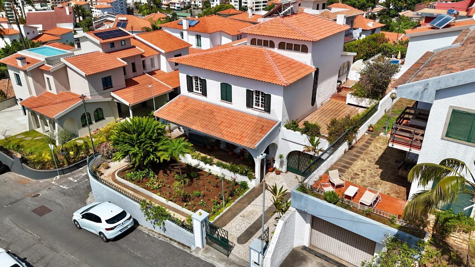 Moradia Isolada T4 + Escritório em Funchal, Madeira — foto 2 de 15