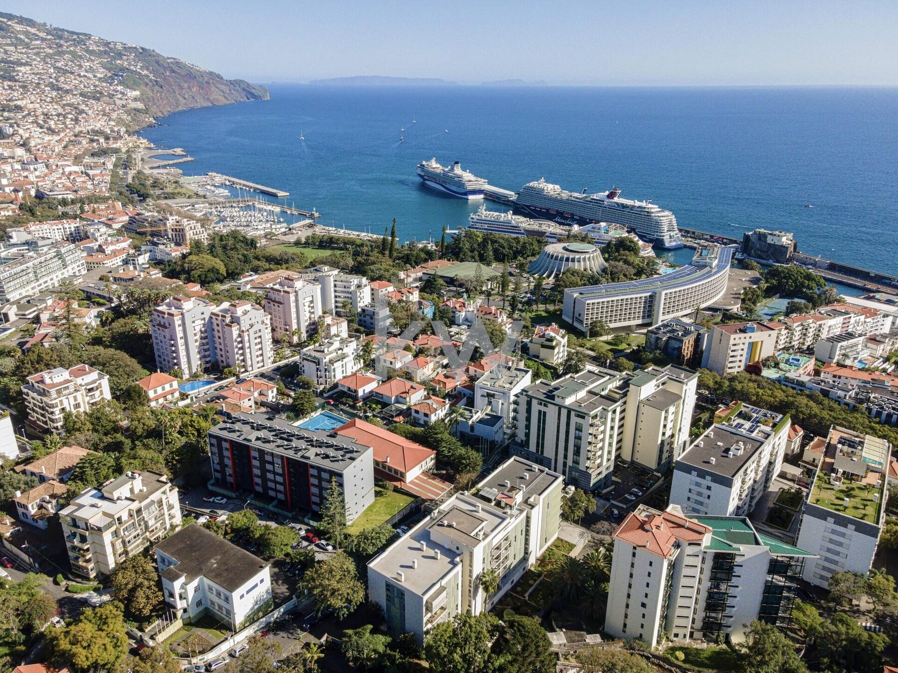Espaço Comercial Numa Zona Residencial Privilegiada em Funchal, Madeira — foto 2 de 15